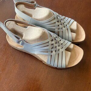 Easy Spirit Sandals, Silver, 8.5